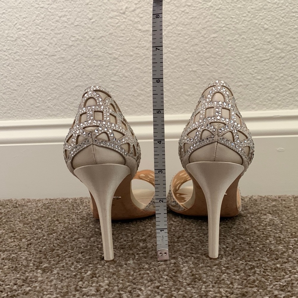Badgley Mischka Silver and Cream Heels - Picture 13 of 14